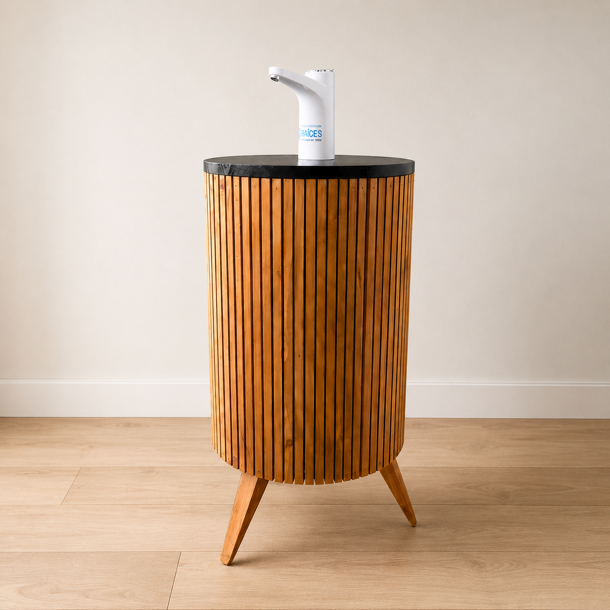 Mueble Raíces / base café y tapa negra